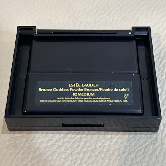 ESTEE LAUDERBronze Goddess Powder Bronzer/Poudre de soleil - Picture 3 of 3